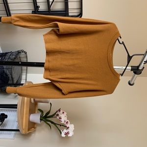 Light pullover cropped sweater